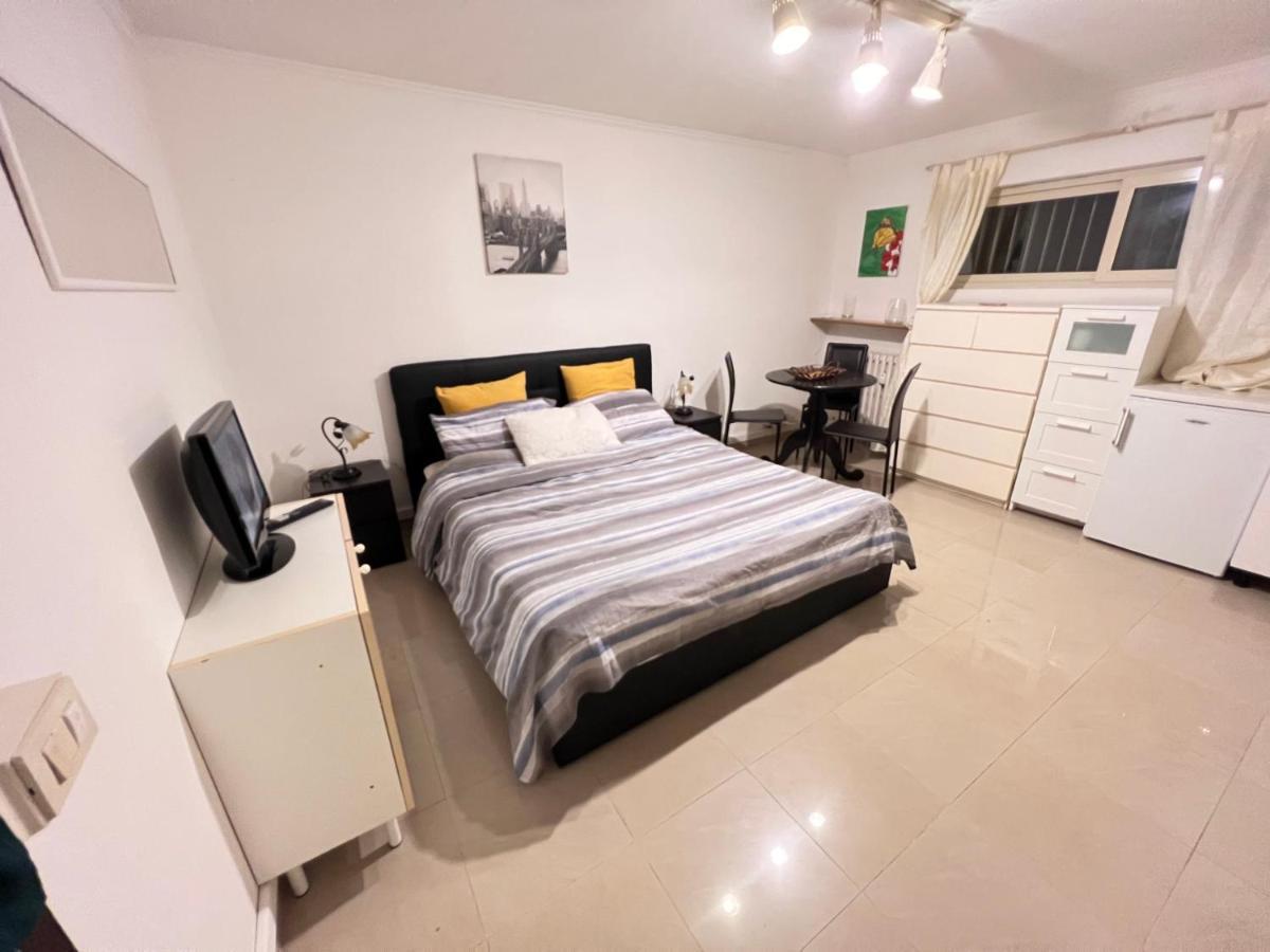 Monolocale A Mostacciano Apartment Rome Bagian luar foto