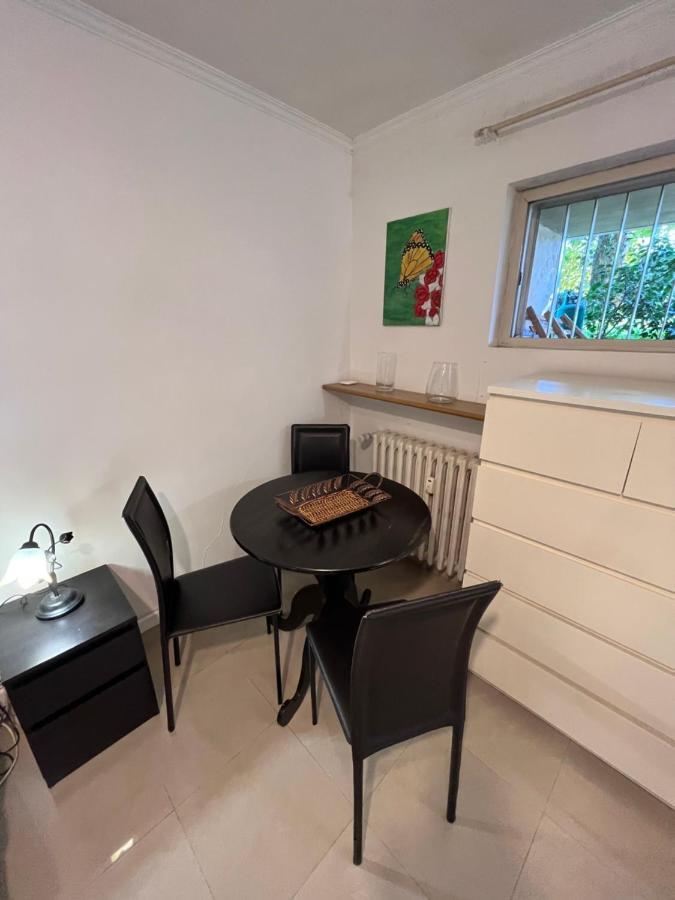 Monolocale A Mostacciano Apartment Rome Bagian luar foto
